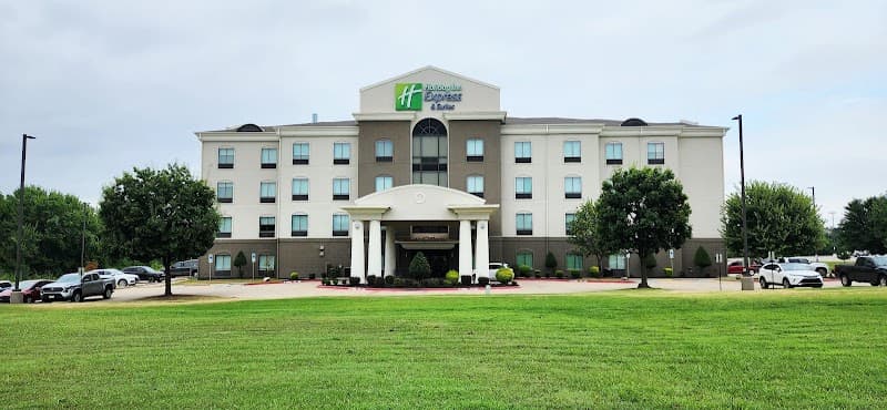 Holiday Inn Express & Suites Van Buren-Ft Smith Area by IHG photo 2
