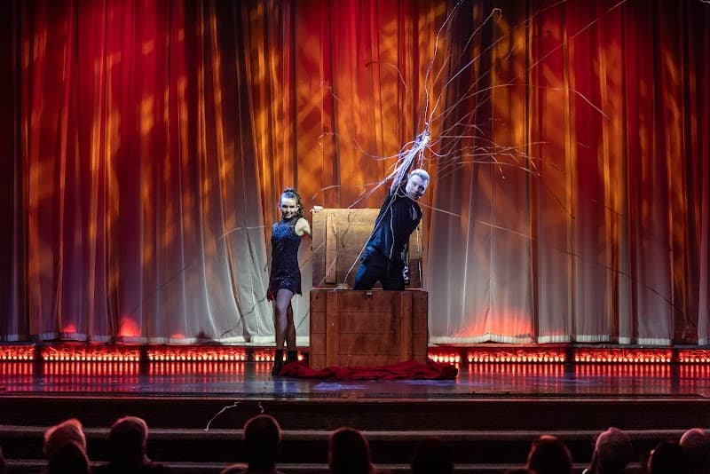 Escape Reality Magic Dinner Show photo 5