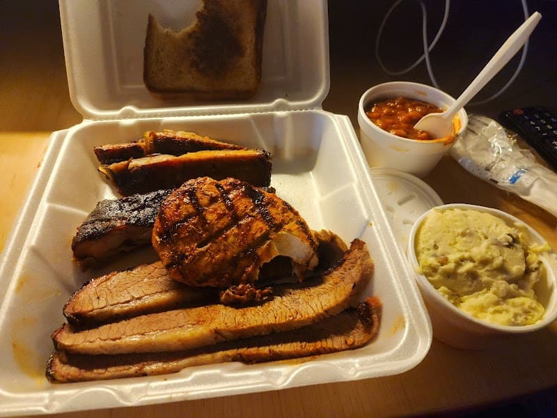 Runts Bar BQ & Grill photo 3