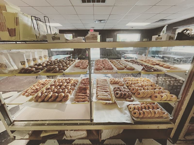 Dude's House of Donuts photo 2