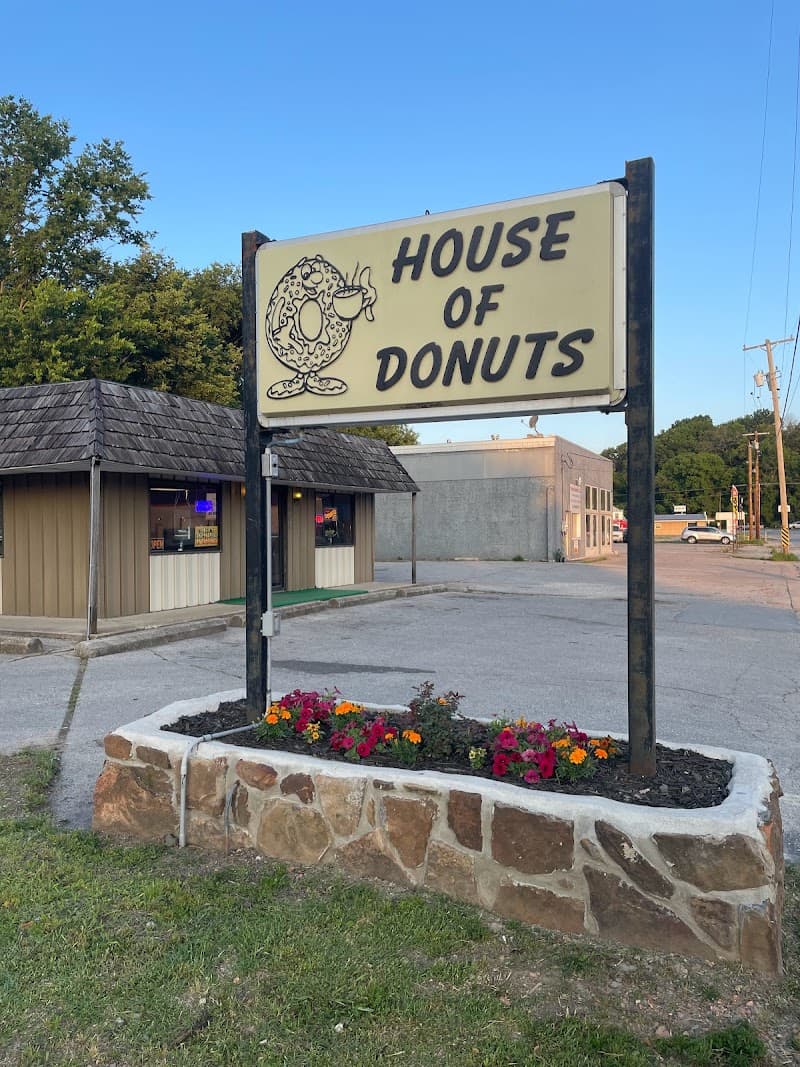 Dude's House of Donuts photo 5