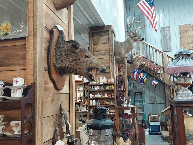 CreekSide Flea Market & Anitiques photo 2