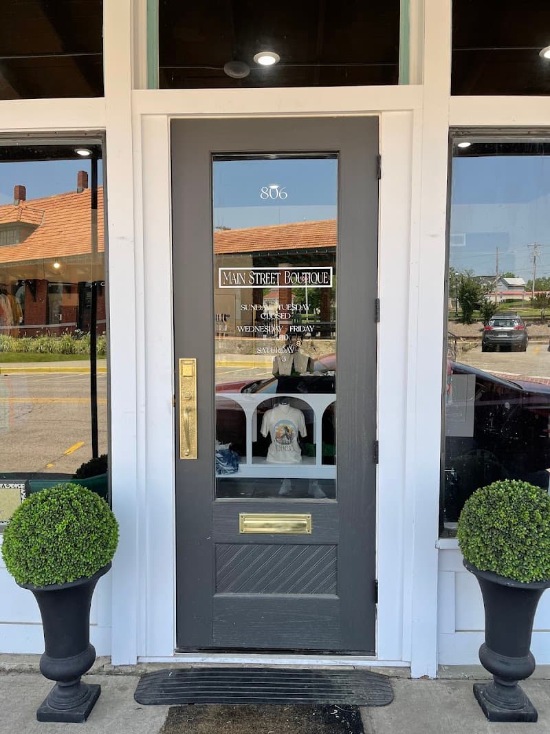 MAIN STREET BOUTIQUE photo 2