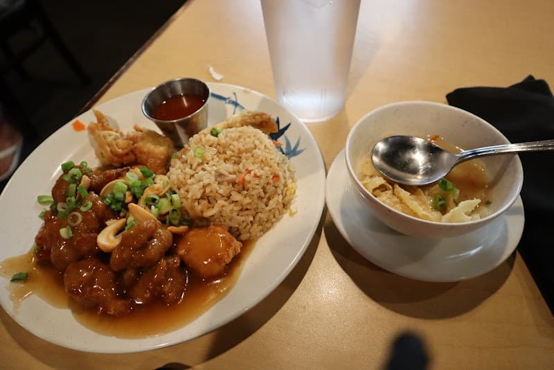 Leong's Asian Diner photo 4