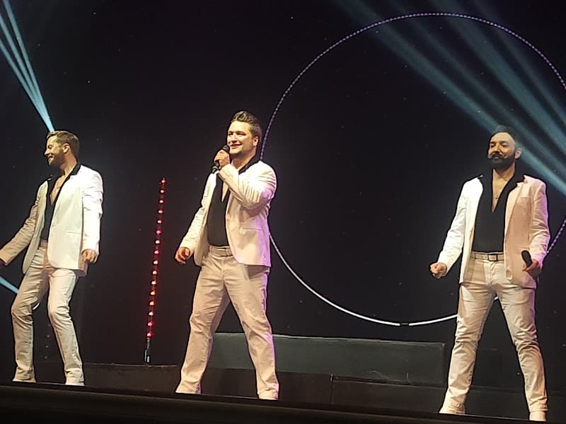 Hamners' Unbelievable Magic Show: Bird Magic, Illusions & Family Fun! photo 6