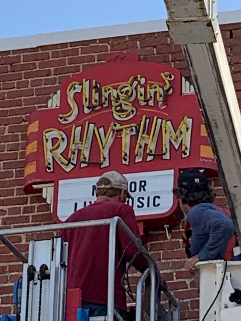 Meteor Guitar Gallery photo 1