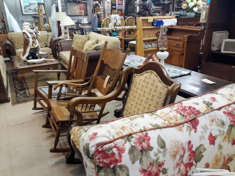 Show Place Collectibles photo 6