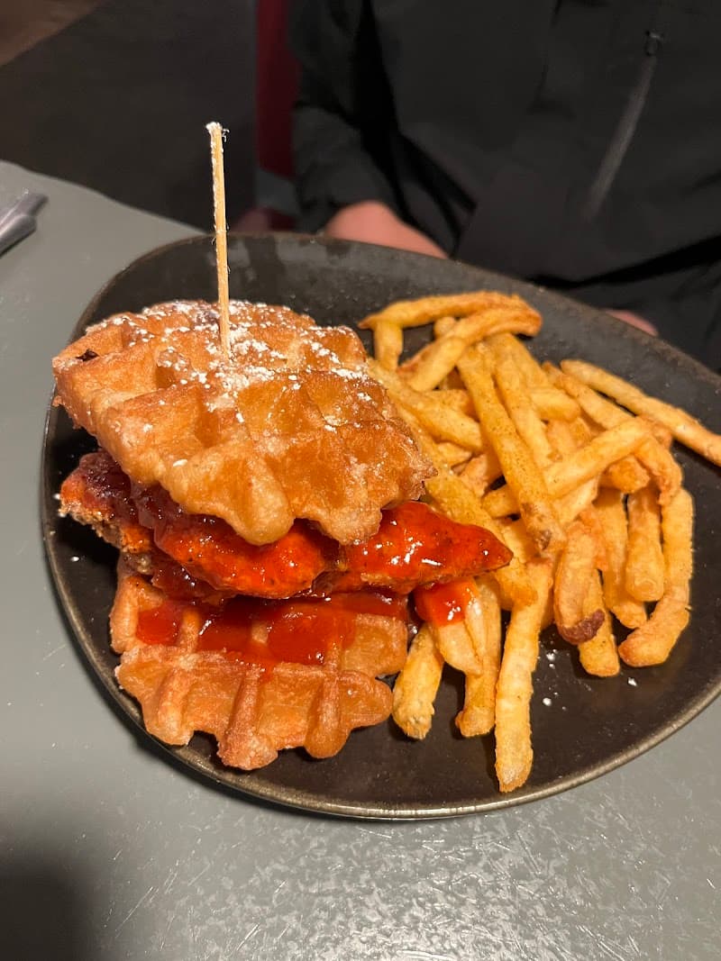 HEROES TASTES + TAPS photo 4