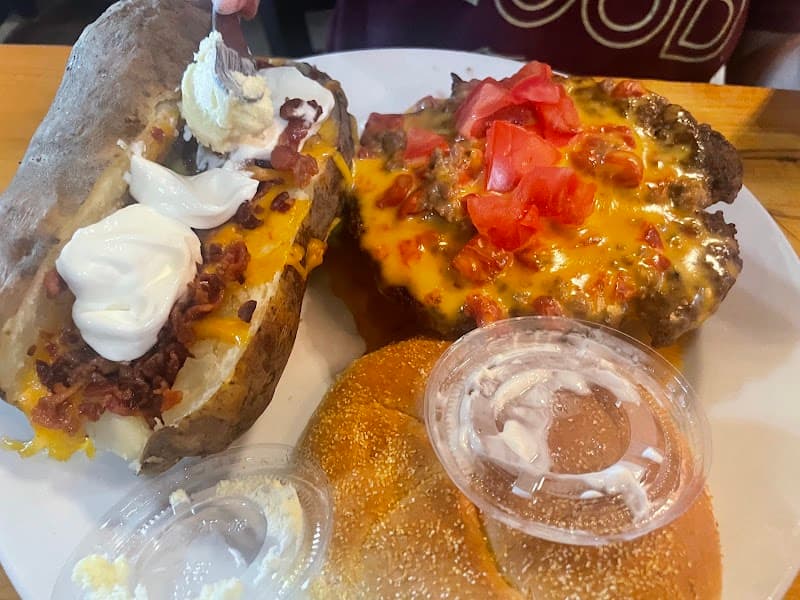 Lucky J Steakhouse & Arena photo 4