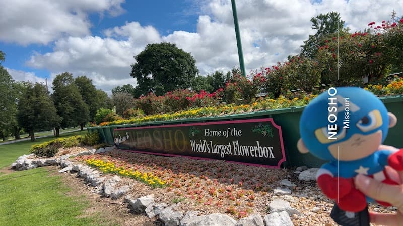 World's Largest Flowerbox photo 3