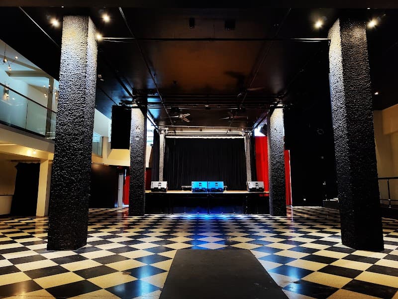 The Regency Live photo 4