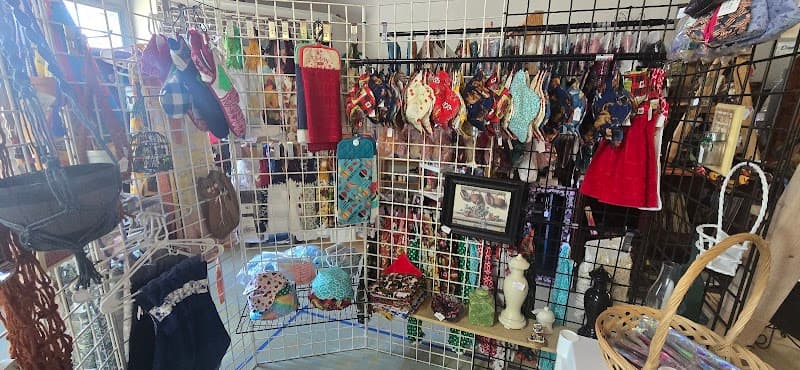 Chill & Deal Flea Market photo 4