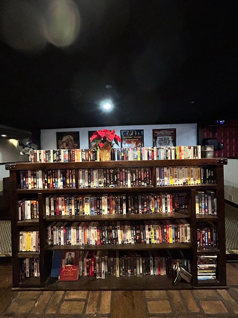 Royale Cinema Lounge photo 2