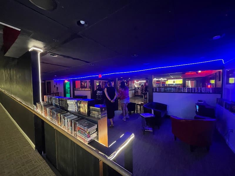 Royale Cinema Lounge photo 3