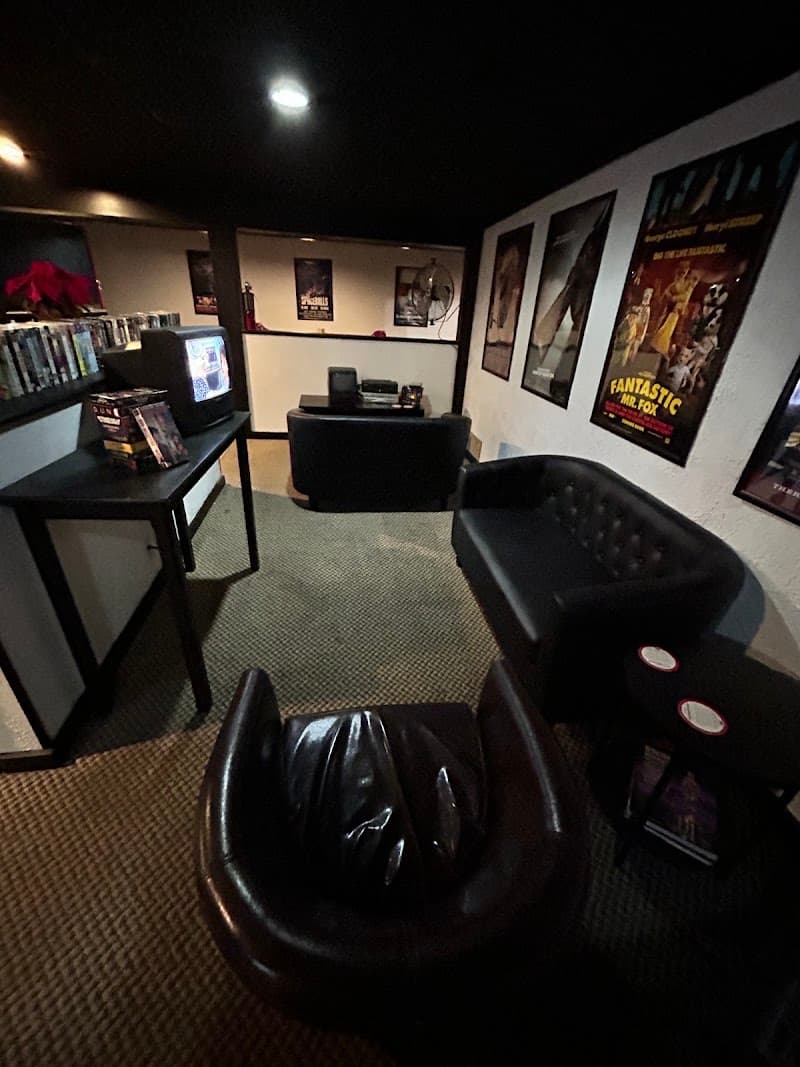 Royale Cinema Lounge photo 4