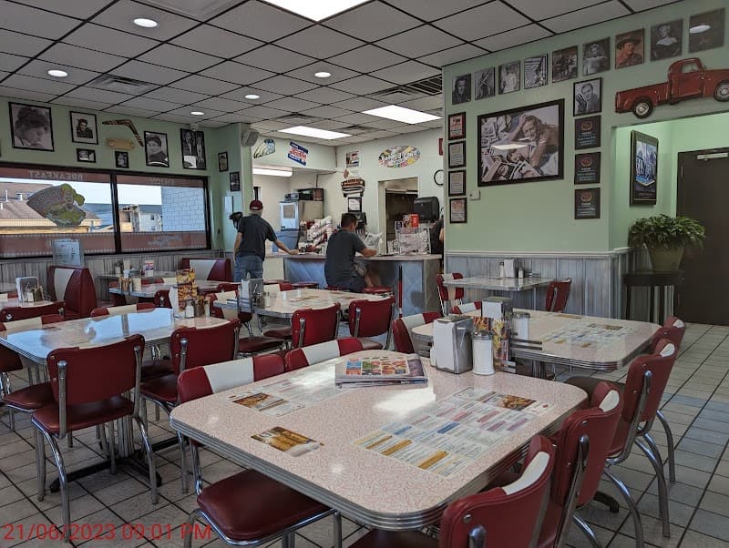 Boomarang Diner photo 4