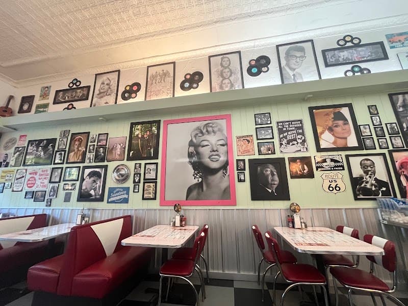 Boomarang Diner photo 4