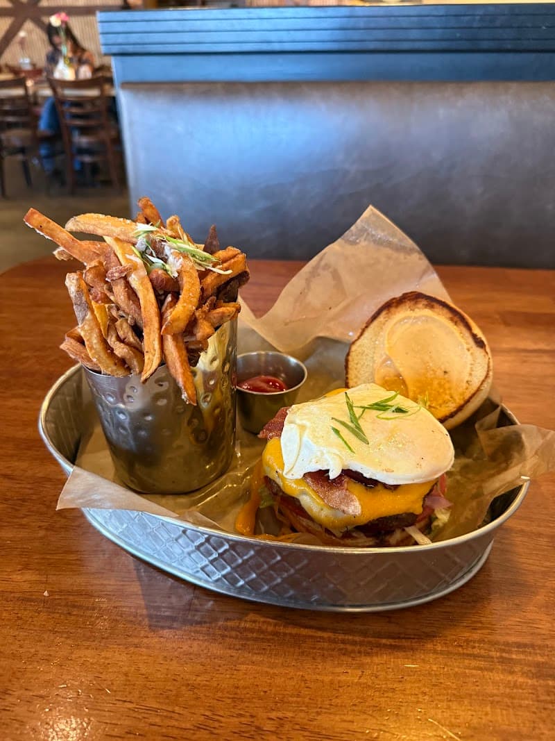 Tusk & Trotter American Brasserie Bentonville photo 4