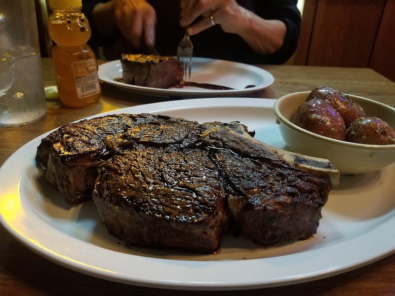 Doe's Eat Place photo 3