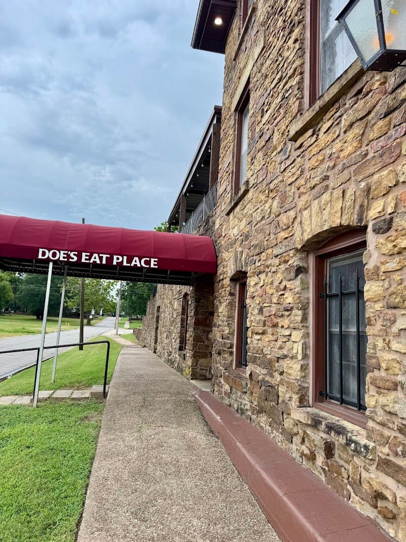 Doe's Eat Place photo 5