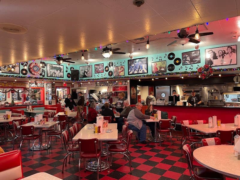 Mel's Hard Luck Diner photo 4