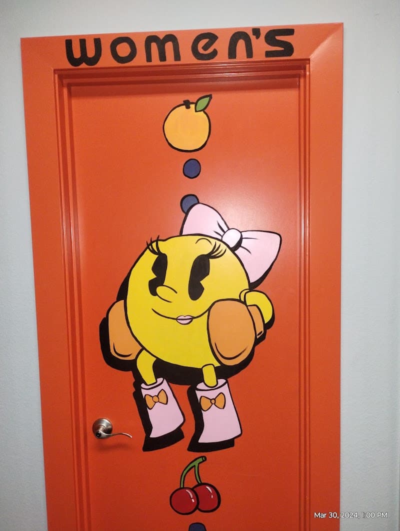 Remi's Arcade & Bistro photo 6