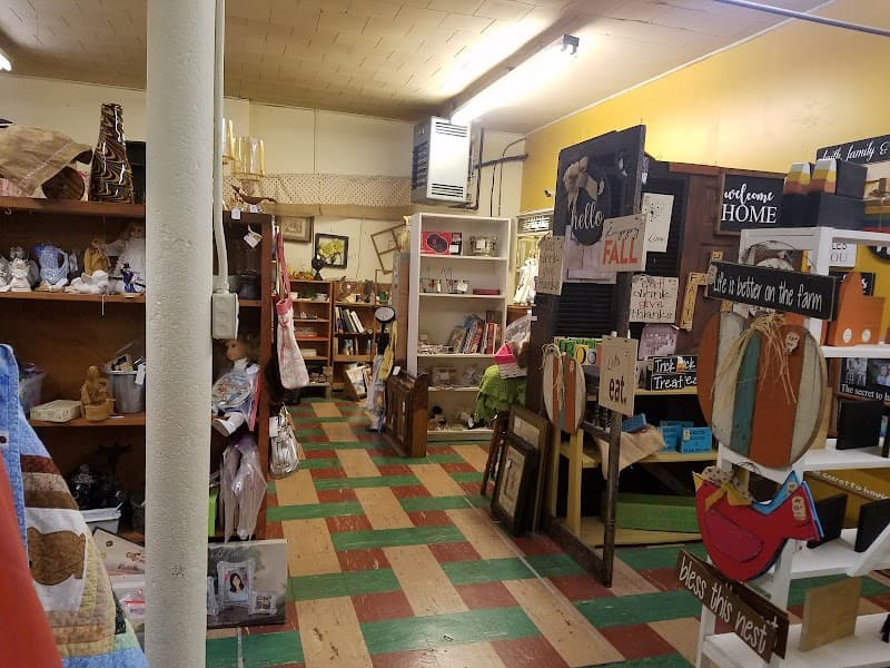 Pitiful To Posh Flea Market photo 3