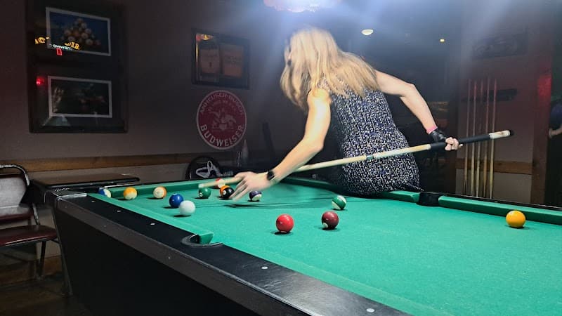 Legends Saloon photo 4