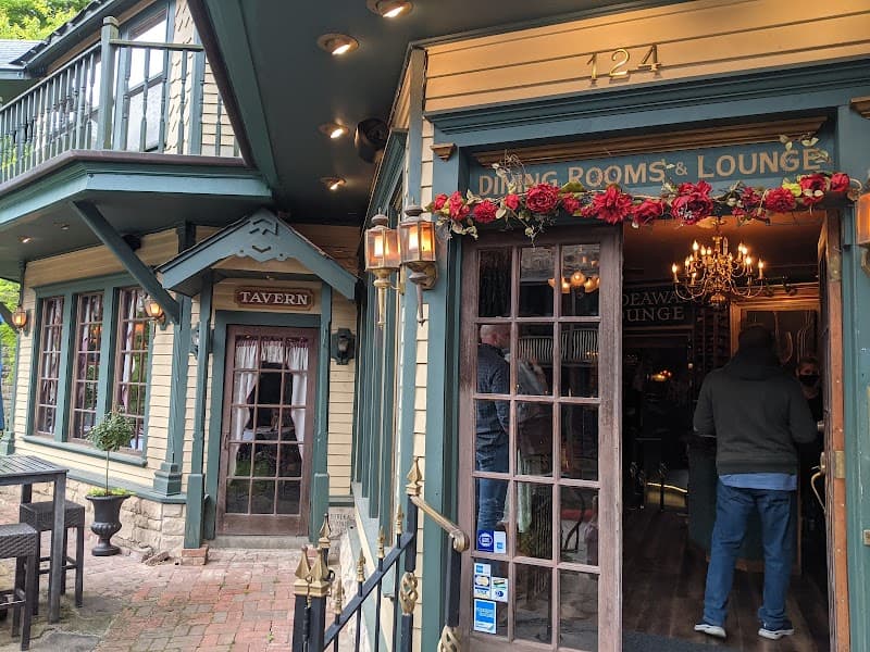 Rogue's Manor photo 1