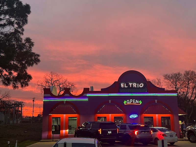 El Trio Mexican Restaurant photo 2