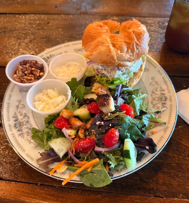 Azaleas Garden Bistro photo 4