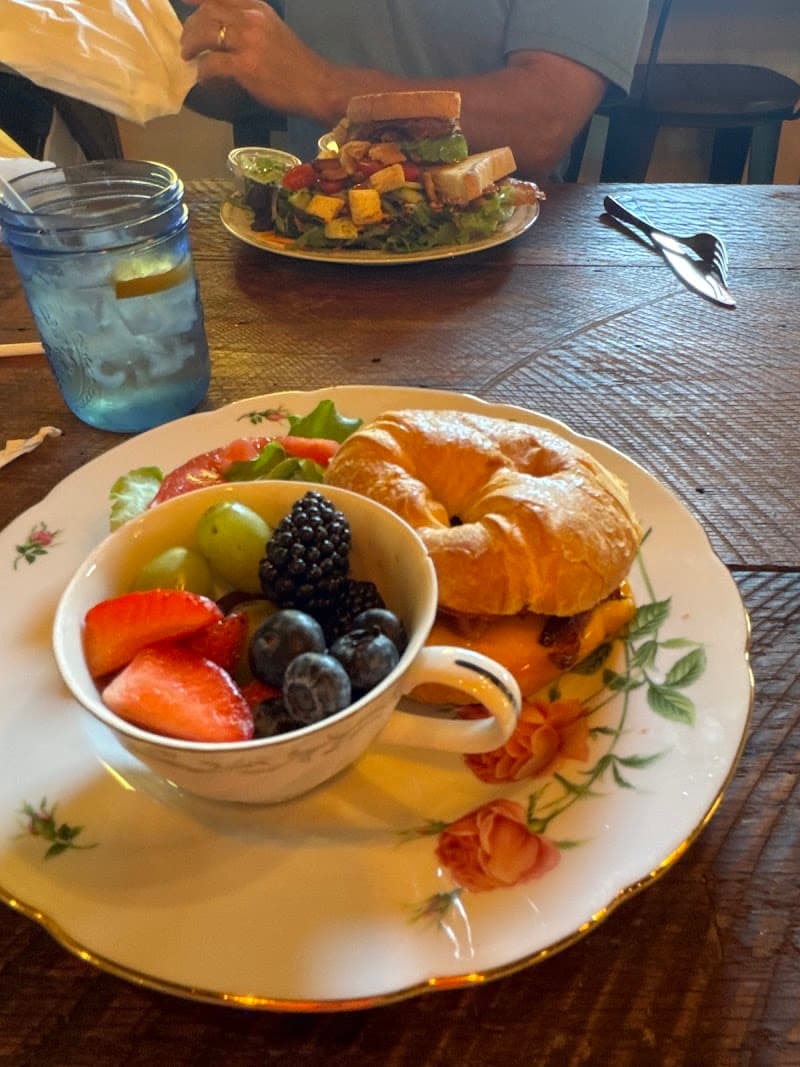 Azaleas Garden Bistro photo 6