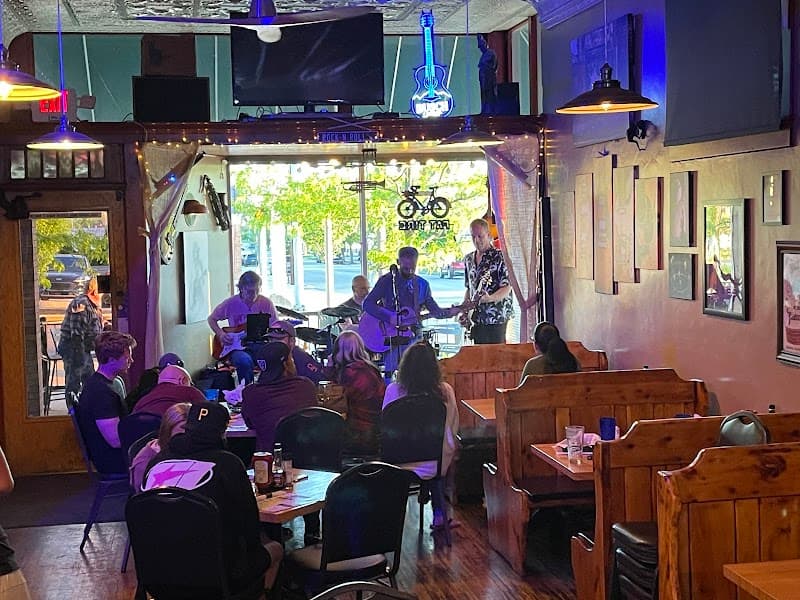 Flappers Bar and Grille photo 4