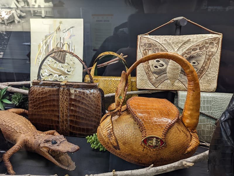ESSE Purse Museum & Store photo 4