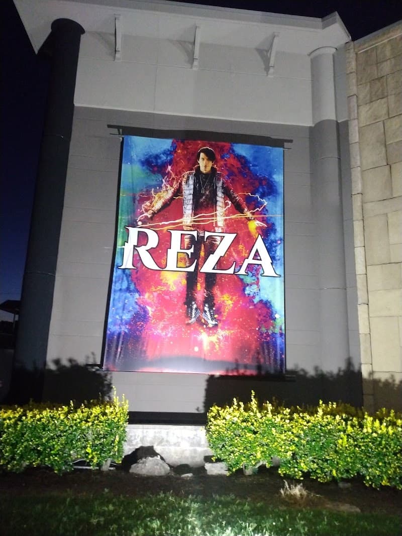 Reza | Edge of Illusion photo 4