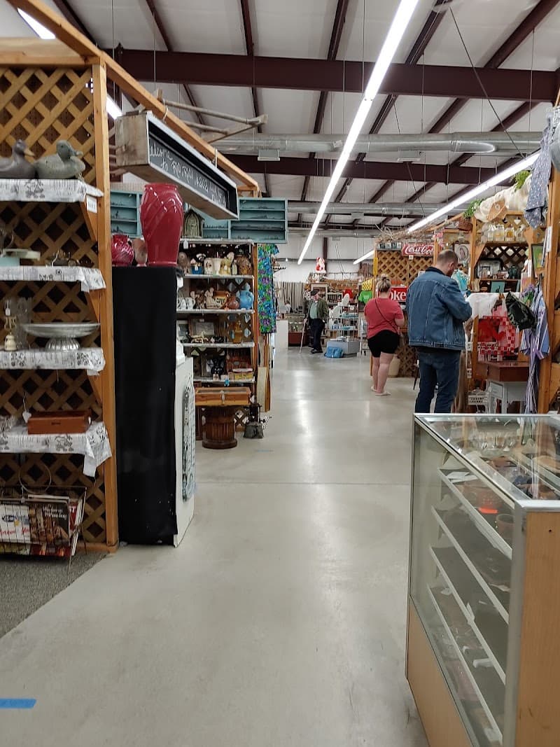 Willow Green Acres Antique Mall and Nursery photo 3