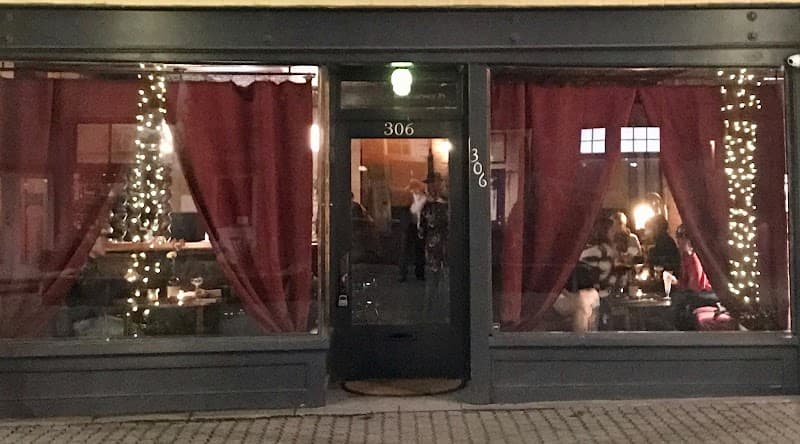 Revival Lounge photo 2